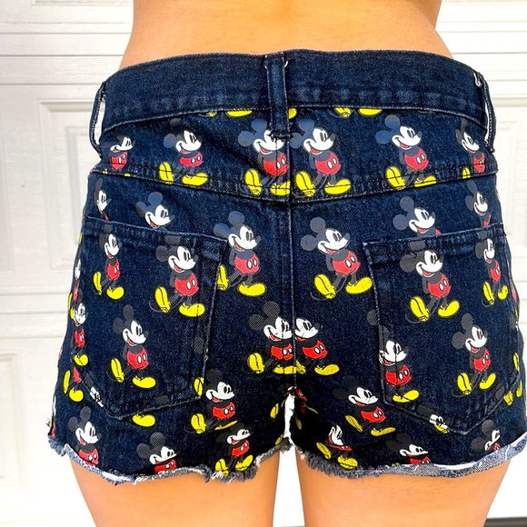 Disney’s Mickey Mouse Womens Medium Cut Off Ripped Denim Jean Shorts Siz… - Picture 2 of 5